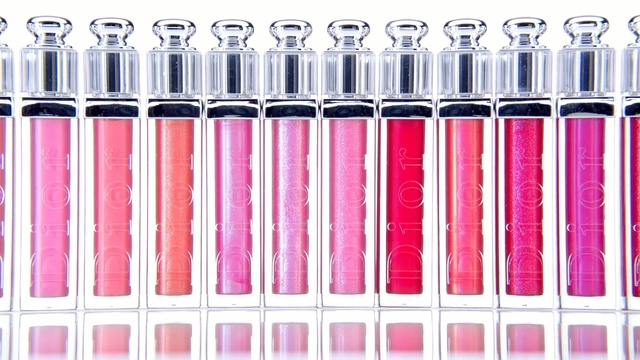Video Reference: Pink, Magenta, Lip gloss, Material property, Gloss, Cylinder, Lipstick