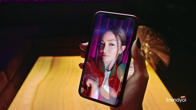 Video Reference: Beauty, Technology, Magenta, Electronic device, Photography, Animation, Gadget, Games, Performance