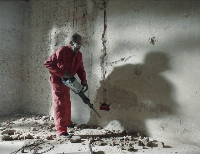 Video Reference: Wall, Cement, Plaster, Concrete, Blue-collar worker, Bricklayer, Shovel, Person