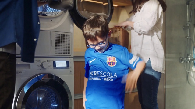 Video Reference: Laundry, Washing machine, Shoulder, Major appliance, Clothes dryer