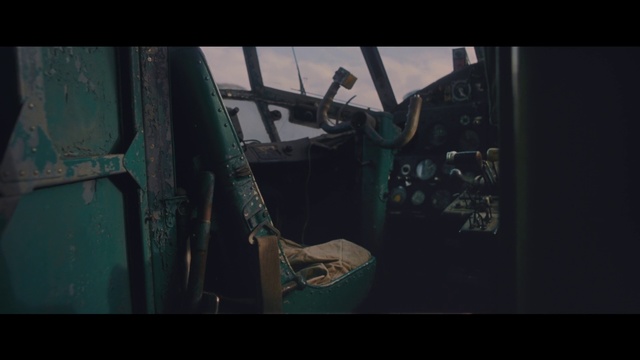 Video Reference: Green, Black, Photograph, Darkness, Snapshot, Mode of transport, Screenshot, Photography, Digital compositing, Pc game