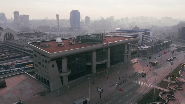 Video Reference: Metropolitan area, Urban area, City, Metropolis, Atmospheric phenomenon, Cityscape, Human settlement, Building, Architecture, Downtown