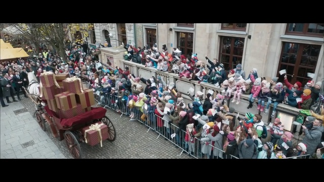 Video Reference: People, Crowd, Parade, Public event, Festival, Event, Community, Mode of transport, Fun, Audience