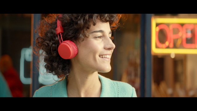 Video Reference: Nose, Ear, Audio equipment, Cheek, Chin, Organ, Human body, Song, Neck, Mouth