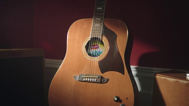 Video Reference: Guitar, String instrument, Musical instrument, Acoustic guitar, String instrument, Plucked string instruments, String instrument accessory, Acoustic-electric guitar, Tiple, Cuatro