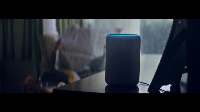 Video Reference: Light, Technology, Multimedia, Electronic device, Hand, Darkness, Photography, Audio equipment, Screenshot, Gadget