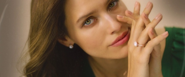 Video Reference: Face, Hair, Lip, Skin, Cheek, Nose, Eyebrow, Beauty, Close-up, Chin