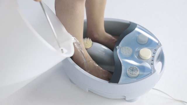 Video Reference: product, medical equipment, toilet seat, product, small appliance, plumbing fixture, comfort