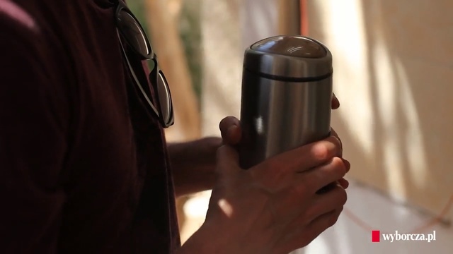 Video Reference: Vacuum flask, Small appliance, Hand