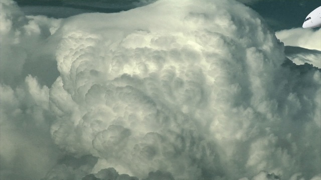 Video Reference: cloud, sky, cumulus, geological phenomenon, atmosphere, daytime, meteorological phenomenon, storm, computer wallpaper
