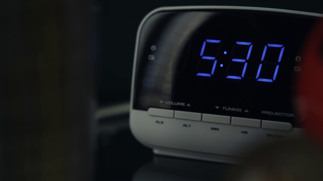 Video Reference: Clock, Digital clock, Alarm clock, Product, Home accessories, Electronics, Display device, Technology, Radio clock, Electronic device