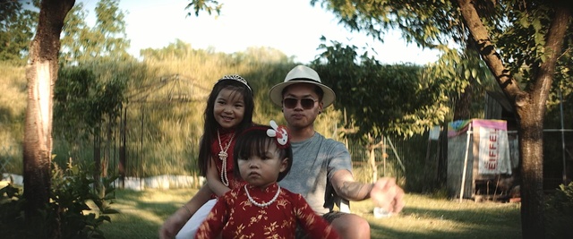 Video Reference: people, photograph, nature, facial expression, mammal, tree, vertebrate, woody plant, plant, fun, Person