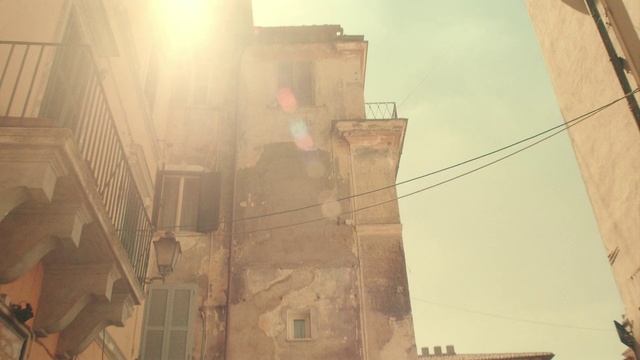 Video Reference: Atmospheric phenomenon, Light, Haze, Sky, Architecture, Sunlight, City, Dust, Facade