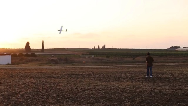 Video Reference: Plain, Horizon, Ecoregion, Sky, Soil, Steppe, Field, Land lot, Landscape, Photography, Person