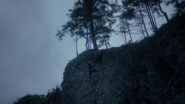 Video Reference: Tree, Atmospheric phenomenon, Sky, Hill station, Rock, Plant, Geological phenomenon, Terrain, Forest
