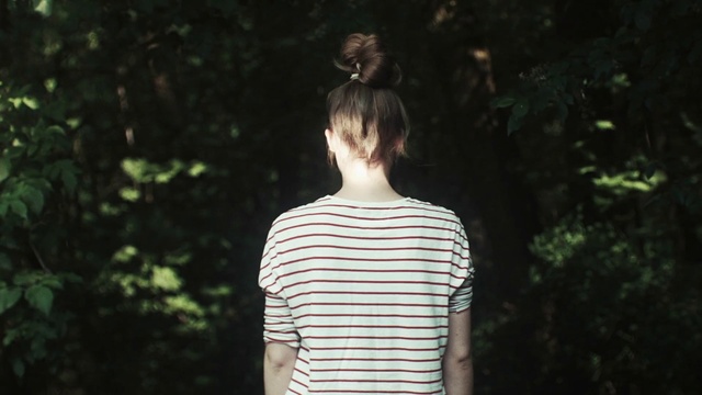 Video Reference: Hair, Shoulder, Tree, Green, Light, Natural environment, Beauty, Leaf, Standing, Fashion, Person, Outdoor, Young, Shirt, Front, Holding, Woman, Boy, Girl, Man, Striped, Little, Forest, Playing, White, Wearing, Park, Frisbee, Clothing, Human face