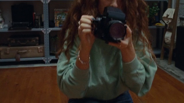 Video Reference: Hair, Photograph, Photographer, Cameras & optics, Camera, Reflex camera, Snapshot, Single-lens reflex camera, Photography, Hairstyle