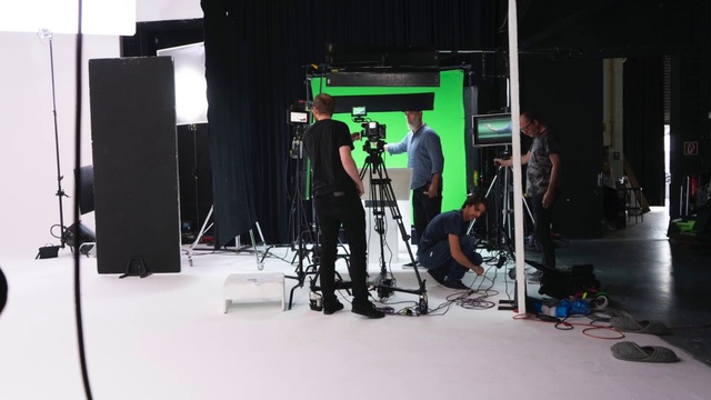 Video Reference: Stage, Film studio, Performance, Sound stage, Musician, Studio, Event, Photography, Music venue, Musical ensemble