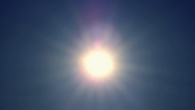 Video Reference: Sky, Daytime, Sun, Atmosphere, Sunlight, Atmospheric phenomenon, Light, Lens flare, Calm, Morning