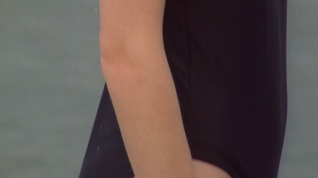 Video Reference: Human leg, Leg, Joint, Calf, Thigh, Arm, Footwear, Ankle, Fashion, Shoulder