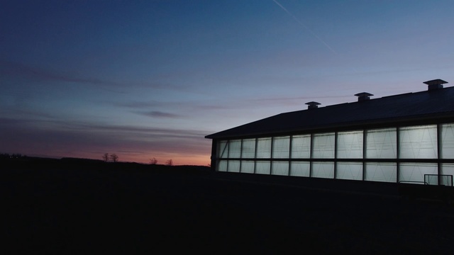 Video Reference: Sky, Cloud, Architecture, Evening, Morning, House, Dusk, Sunset, Horizon, Atmosphere