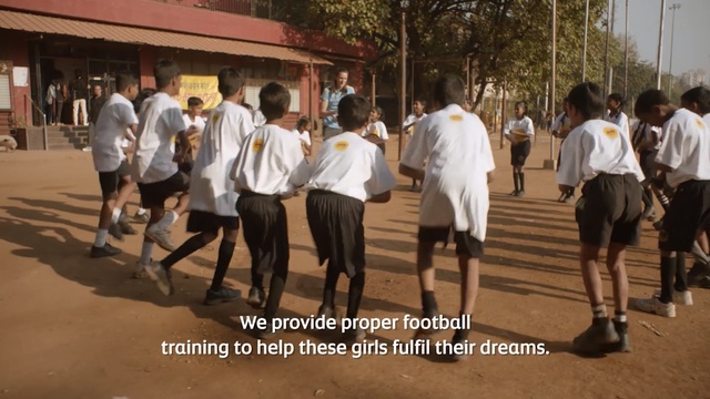 Video Reference: community, recreation, crowd, team, walking, sports, Person