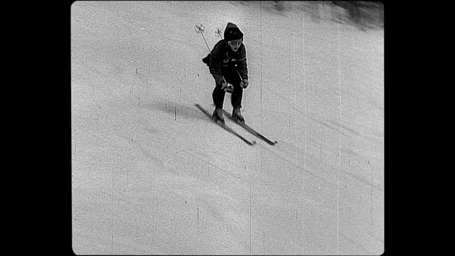 Video Reference: White, Black, Skiing, Black-and-white, Shadow, Snow, Recreation, Freestyle skiing, Ski, Winter sport
