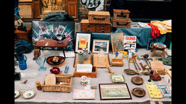 Video Reference: Collection, Souvenir, Market, Flea market, Games, City, Antique