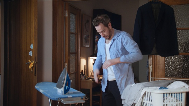 Video Reference: Room, Furniture, Shoulder, Textile, Hand, Sitting, Vacation, House, Table, Bed, Person