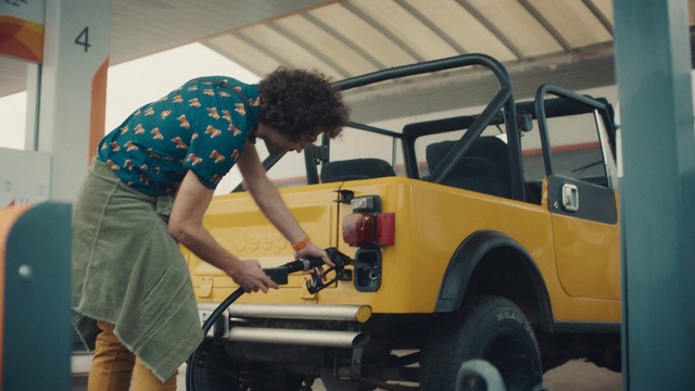 Video Reference: Motor vehicle, Vehicle, Car, Golf cart, Off-road vehicle, Machine, Jeep