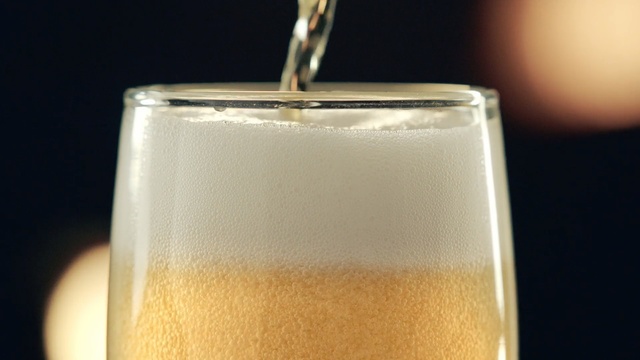 Video Reference: Drink, Fizz, Sour, Batida, Beer cocktail, Distilled beverage, Champagne cocktail, Milk punch, Juice, Food