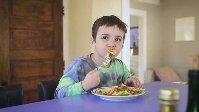 Video Reference: Eating, Meal, Food, Child, Dish, Comfort food, Lunch, Cuisine, Side dish, À la carte food