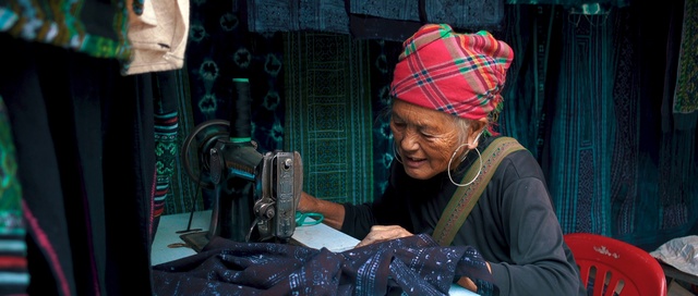 Video Reference: Human, Tailor, Textile, Adaptation, Smile, Art