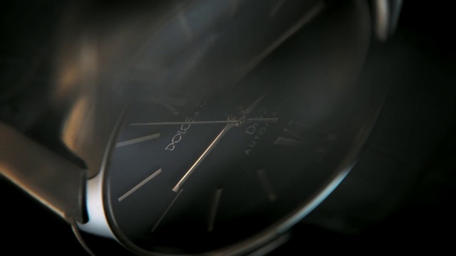 Video Reference: Automotive design, Darkness, Photography, Auto part, Automotive lighting, Rim, Wheel, Metal