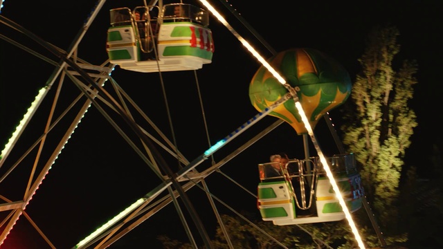 Video Reference: Night, Tourist attraction, Ferris wheel, Recreation, Leisure, Amusement ride, Amusement park