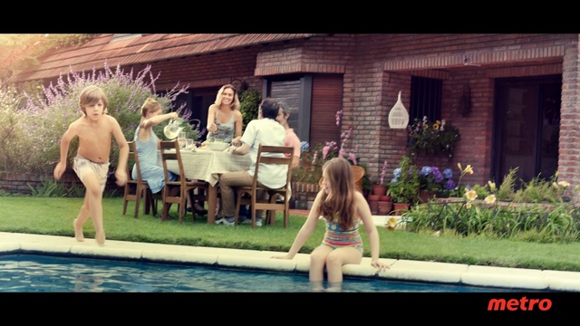 Video Reference: outdoors, barbecue, party, kids, family, pool, backyard, home, house, Person