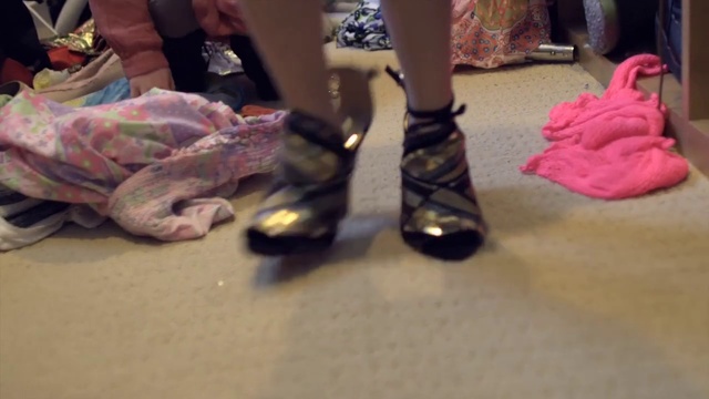 Video Reference: Footwear, Pink, Leg, Shoe, Ankle, Human leg, Foot, Fun, Flooring