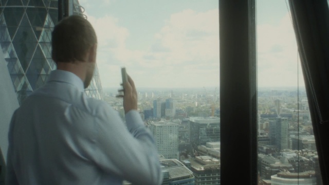 Video Reference: Metropolitan area, Daytime, Urban area, Skyscraper, Metropolis, Tower block, City, Cityscape, Tower, Travel