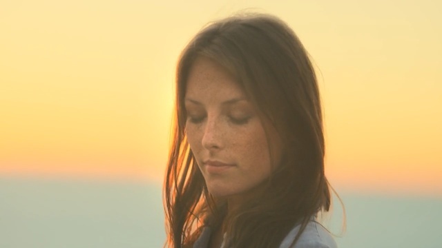 Video Reference: Hair, Face, Beauty, Hairstyle, Head, Lip, Long hair, Chin, Eyebrow, Skin, Person