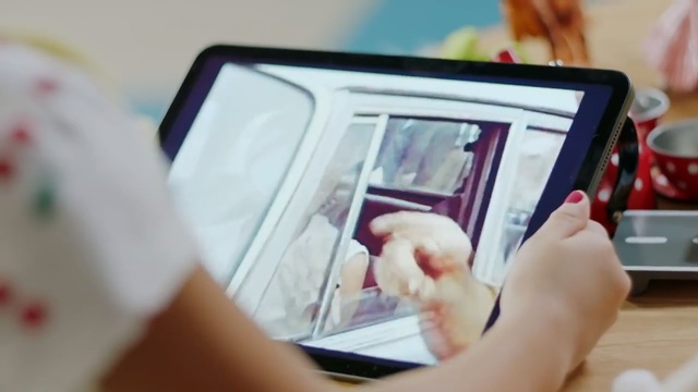 Video Reference: Hand, Gadget, Technology, Electronic device, Finger, Photography, Tablet computer, Ipad, Thumb, Screen