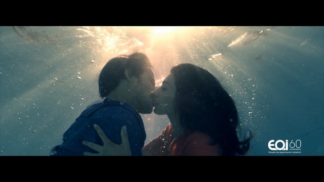 Video Reference: water, underwater, vertebrate, atmosphere, emotion, sky, light, snapshot, fun, romance, Person