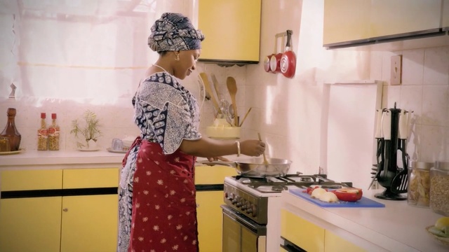 Video Reference: Kitchen, Homemaker, Room, Cooking, Cook, Washing, Food