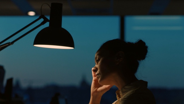 Video Reference: Blue, Lighting, Sky, Light fixture, Photography, Night, Lamp, Flash photography, Performance, Darkness