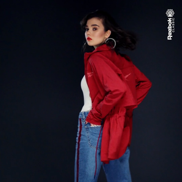 Video Reference: Clothing, Red, Outerwear, Formal wear, Fashion, Fashion design, Coat, Sleeve, Collar, Fashion model, Person