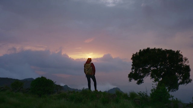Video Reference: Sky, Nature, Cloud, Atmospheric phenomenon, Natural landscape, Evening, Sunrise, Morning, Horizon, Dusk