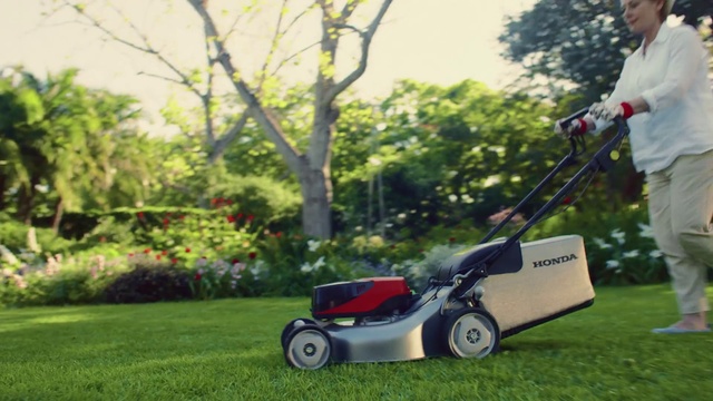 Video Reference: Land vehicle, Vehicle, Lawn, Mower, Lawn mower, Grass, Walk-behind mower, Product, Edger, Outdoor power equipment