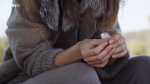 Video Reference: Skin, Hand, Nail, Photography, Finger, Ear, Long hair, Fur