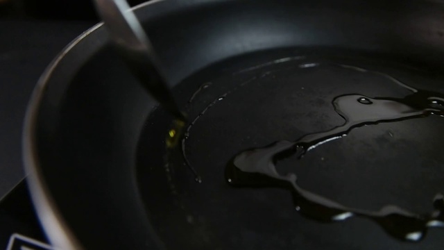 Video Reference: Frying pan, Food, Water, Cookware and bakeware, Chocolate syrup, Photography, Cuisine, Chocolate, Dish, Still life photography