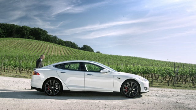 Video Reference: motor vehicle, car, luxury vehicle, vehicle, family car, wheel, rim, mid size car, personal luxury car, automotive design