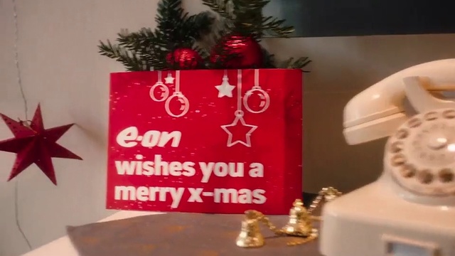 Video Reference: Christmas decoration, Christmas eve, Christmas ornament, Holiday ornament, Christmas, Christmas tree, Tree, Event, Interior design, Ornament